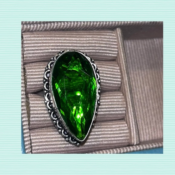 Peridot Quartz Ring Size 6 3/4 - Picture 1 of 2